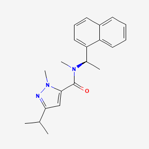 molecular formula C21H25N3O B5537529 3-isopropyl-N,1-dimethyl-N-[(1R)-1-(1-naphthyl)ethyl]-1H-pyrazole-5-carboxamide 