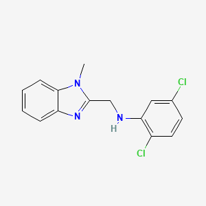 molecular formula C15H13Cl2N3 B5537557 (2,5-dichlorophenyl)[(1-methyl-1H-benzimidazol-2-yl)methyl]amine 