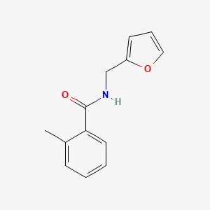 molecular formula C13H13NO2 B5537629 N-(2-呋喃甲基)-2-甲基苯甲酰胺 