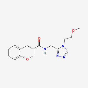 molecular formula C16H20N4O3 B5538305 N-{[4-(2-methoxyethyl)-4H-1,2,4-triazol-3-yl]methyl}chromane-3-carboxamide 