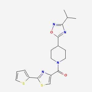 molecular formula C18H20N4O2S2 B5538453 4-(3-isopropyl-1,2,4-oxadiazol-5-yl)-1-{[2-(2-thienyl)-1,3-thiazol-4-yl]carbonyl}piperidine 