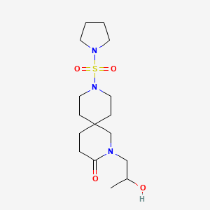 molecular formula C16H29N3O4S B5538973 2-(2-羟丙基)-9-(1-吡咯烷基磺酰基)-2,9-二氮杂螺[5.5]十一烷-3-酮 