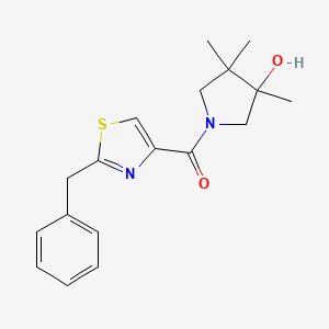 molecular formula C18H22N2O2S B5539493 1-[(2-benzyl-1,3-thiazol-4-yl)carbonyl]-3,4,4-trimethylpyrrolidin-3-ol 