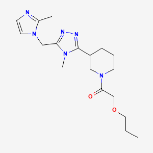 molecular formula C18H28N6O2 B5539513 3-{4-methyl-5-[(2-methyl-1H-imidazol-1-yl)methyl]-4H-1,2,4-triazol-3-yl}-1-(propoxyacetyl)piperidine 