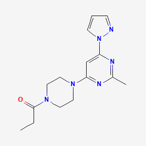 molecular formula C15H20N6O B5539633 2-methyl-4-(4-propionyl-1-piperazinyl)-6-(1H-pyrazol-1-yl)pyrimidine 