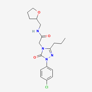molecular formula C18H23ClN4O3 B5542249 2-[1-(4-chlorophenyl)-5-oxo-3-propyl-1,5-dihydro-4H-1,2,4-triazol-4-yl]-N-(tetrahydro-2-furanylmethyl)acetamide 