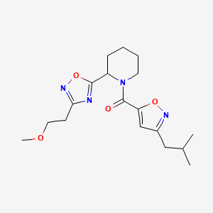 molecular formula C18H26N4O4 B5542698 1-[(3-isobutyl-5-isoxazolyl)carbonyl]-2-[3-(2-methoxyethyl)-1,2,4-oxadiazol-5-yl]piperidine 