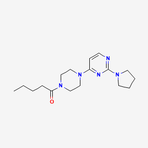 molecular formula C17H27N5O B5543610 4-(4-戊酰-1-哌嗪基)-2-(1-吡咯烷基)嘧啶 