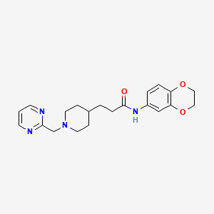 molecular formula C21H26N4O3 B5544507 N-(2,3-dihydro-1,4-benzodioxin-6-yl)-3-[1-(pyrimidin-2-ylmethyl)piperidin-4-yl]propanamide 