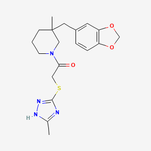 molecular formula C19H24N4O3S B5544707 3-(1,3-benzodioxol-5-ylmethyl)-3-methyl-1-{[(3-methyl-1H-1,2,4-triazol-5-yl)thio]acetyl}piperidine 