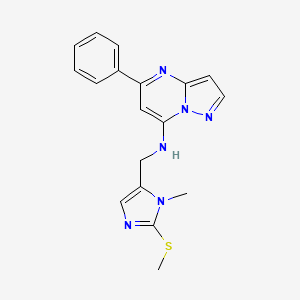 molecular formula C18H18N6S B5545035 N-{[1-甲基-2-(甲硫基)-1H-咪唑-5-基]甲基}-5-苯基吡唑并[1,5-a]嘧啶-7-胺 