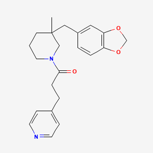 molecular formula C22H26N2O3 B5545353 4-{3-[3-(1,3-benzodioxol-5-ylmethyl)-3-methylpiperidin-1-yl]-3-oxopropyl}pyridine 