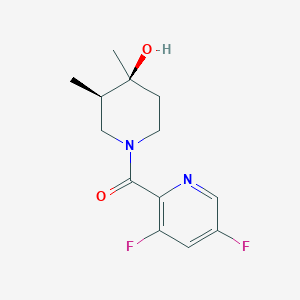 molecular formula C13H16F2N2O2 B5545543 (3R*,4S*)-1-[(3,5-二氟吡啶-2-基)羰基]-3,4-二甲基哌啶-4-醇 