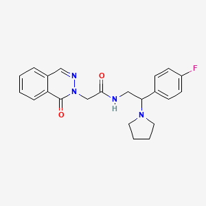 molecular formula C22H23FN4O2 B5546265 N-[2-(4-氟苯基)-2-(1-吡咯烷基)乙基]-2-(1-氧代-2(1H)-酞嗪基)乙酰胺 