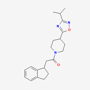 molecular formula C21H27N3O2 B5546270 1-(2,3-dihydro-1H-inden-1-ylacetyl)-4-(3-isopropyl-1,2,4-oxadiazol-5-yl)piperidine 