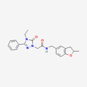 molecular formula C22H24N4O3 B5546573 2-(4-ethyl-5-oxo-3-phenyl-4,5-dihydro-1H-1,2,4-triazol-1-yl)-N-[(2-methyl-2,3-dihydro-1-benzofuran-5-yl)methyl]acetamide 