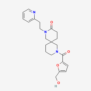 molecular formula C22H27N3O4 B5546887 8-[5-(羟甲基)-2-呋喃酰基]-2-(2-吡啶-2-基乙基)-2,8-二氮杂螺[5.5]十一烷-3-酮 