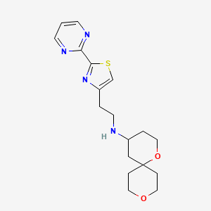 molecular formula C18H24N4O2S B5547223 1,9-二氧杂螺[5.5]十一烷-4-基[2-(2-嘧啶-2-基-1,3-噻唑-4-基)乙基]胺 
