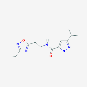 molecular formula C14H21N5O2 B5547296 N-[2-(3-ethyl-1,2,4-oxadiazol-5-yl)ethyl]-3-isopropyl-1-methyl-1H-pyrazole-5-carboxamide 