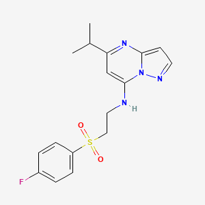 molecular formula C17H19FN4O2S B5547413 N-{2-[(4-fluorophenyl)sulfonyl]ethyl}-5-isopropylpyrazolo[1,5-a]pyrimidin-7-amine 