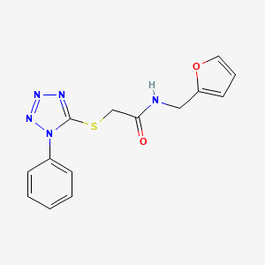 molecular formula C14H13N5O2S B5547610 N-(2-呋喃甲基)-2-[(1-苯基-1H-四唑-5-基)硫代]乙酰胺 