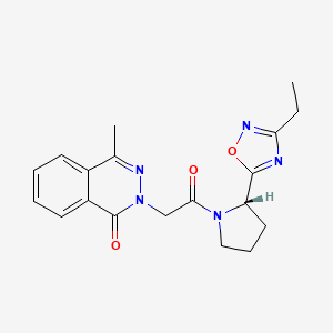 molecular formula C19H21N5O3 B5547817 2-{2-[(2S)-2-(3-ethyl-1,2,4-oxadiazol-5-yl)-1-pyrrolidinyl]-2-oxoethyl}-4-methyl-1(2H)-phthalazinone 