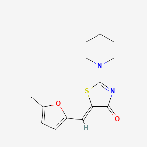 molecular formula C15H18N2O2S B5548228 5-[(5-methyl-2-furyl)methylene]-2-(4-methyl-1-piperidinyl)-1,3-thiazol-4(5H)-one 