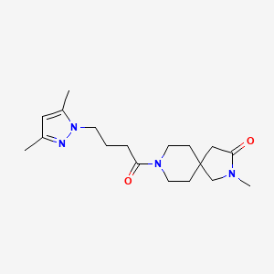 molecular formula C18H28N4O2 B5548519 8-[4-(3,5-二甲基-1H-吡唑-1-基)丁酰]-2-甲基-2,8-二氮杂螺[4.5]癸-3-酮 