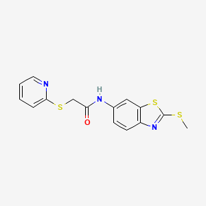 molecular formula C15H13N3OS3 B5548719 N-[2-(甲硫基)-1,3-苯并噻唑-6-基]-2-(2-吡啶基硫代)乙酰胺 