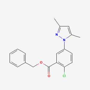molecular formula C19H17ClN2O2 B5549544 benzyl 2-chloro-5-(3,5-dimethyl-1H-pyrazol-1-yl)benzoate 