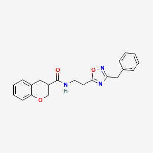 molecular formula C21H21N3O3 B5549656 N-[2-(3-benzyl-1,2,4-oxadiazol-5-yl)ethyl]chromane-3-carboxamide 