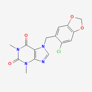 molecular formula C15H13ClN4O4 B5549668 7-[(6-氯-1,3-苯并二氧杂环-5-基)甲基]-1,3-二甲基-3,7-二氢-1H-嘌呤-2,6-二酮 