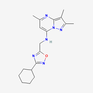 molecular formula C18H24N6O B5550663 N-[(3-cyclohexyl-1,2,4-oxadiazol-5-yl)methyl]-2,3,5-trimethylpyrazolo[1,5-a]pyrimidin-7-amine 
