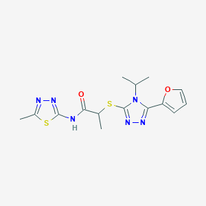 molecular formula C15H18N6O2S2 B5551073 2-{[5-(2-furyl)-4-isopropyl-4H-1,2,4-triazol-3-yl]thio}-N-(5-methyl-1,3,4-thiadiazol-2-yl)propanamide 