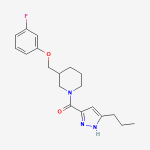 molecular formula C19H24FN3O2 B5551106 3-[(3-fluorophenoxy)methyl]-1-[(3-propyl-1H-pyrazol-5-yl)carbonyl]piperidine 