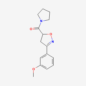 molecular formula C15H18N2O3 B5551204 3-(3-甲氧基苯基)-5-(1-吡咯烷基羰基)-4,5-二氢异恶唑 