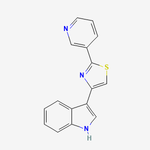 molecular formula C16H11N3S B5551351 3-[2-(3-吡啶基)-1,3-噻唑-4-基]-1H-吲哚 