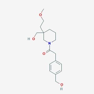 molecular formula C18H27NO4 B5552243 (4-{2-[3-(hydroxymethyl)-3-(2-methoxyethyl)-1-piperidinyl]-2-oxoethyl}phenyl)methanol 