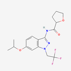 molecular formula C17H20F3N3O3 B5552467 N-[6-isopropoxy-1-(2,2,2-trifluoroethyl)-1H-indazol-3-yl]tetrahydrofuran-2-carboxamide 