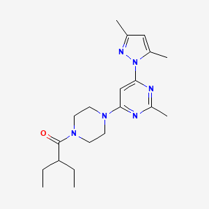molecular formula C20H30N6O B5552711 4-(3,5-dimethyl-1H-pyrazol-1-yl)-6-[4-(2-ethylbutanoyl)-1-piperazinyl]-2-methylpyrimidine 