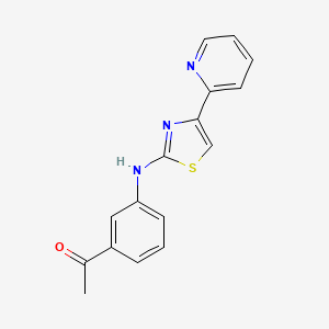 molecular formula C16H13N3OS B5553287 1-(3-{[4-(2-pyridinyl)-1,3-thiazol-2-yl]amino}phenyl)ethanone 