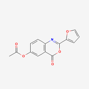 molecular formula C14H9NO5 B5553565 2-(2-呋喃基)-4-氧代-4H-3,1-苯并恶嗪-6-基乙酸酯 