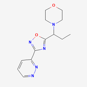 molecular formula C13H17N5O2 B5554411 4-{1-[3-(3-pyridazinyl)-1,2,4-oxadiazol-5-yl]propyl}morpholine 