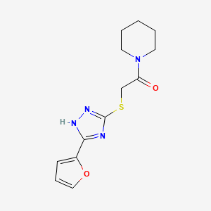 molecular formula C13H16N4O2S B5554901 1-({[5-(2-呋喃基)-4H-1,2,4-三唑-3-基]硫代}乙酰)哌啶 