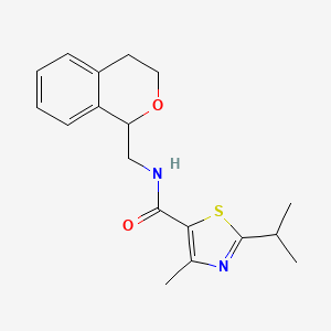 molecular formula C18H22N2O2S B5555018 N-(3,4-dihydro-1H-isochromen-1-ylmethyl)-2-isopropyl-4-methyl-1,3-thiazole-5-carboxamide 