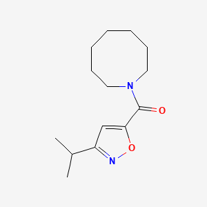 molecular formula C14H22N2O2 B5555238 1-[(3-isopropyl-5-isoxazolyl)carbonyl]azocane 