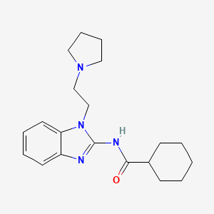 molecular formula C20H28N4O B5557415 N-{1-[2-(1-pyrrolidinyl)ethyl]-1H-benzimidazol-2-yl}cyclohexanecarboxamide 