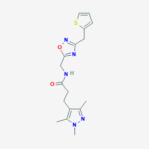 molecular formula C17H21N5O2S B5557649 N-{[3-(2-噻吩甲基)-1,2,4-恶二唑-5-基]甲基}-3-(1,3,5-三甲基-1H-吡唑-4-基)丙酰胺 