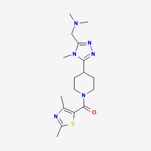 molecular formula C17H26N6OS B5557899 1-(5-{1-[(2,4-二甲基-1,3-噻唑-5-基)羰基]哌啶-4-基}-4-甲基-4H-1,2,4-三唑-3-基)-N,N-二甲基甲胺 