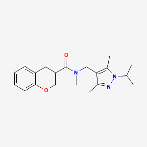 molecular formula C20H27N3O2 B5558417 N-[(1-异丙基-3,5-二甲基-1H-吡唑-4-基)甲基]-N-甲基色满-3-甲酰胺 